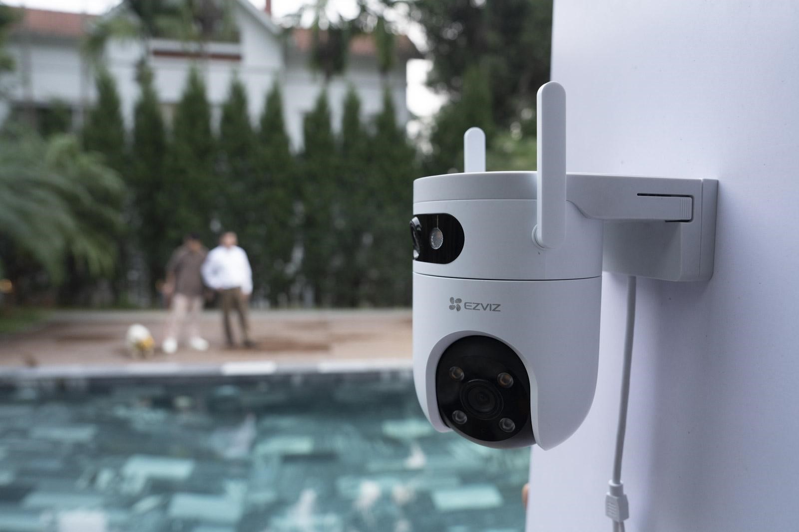 Camera WiFi quay quét ngoài trời, ống kính kép EZVIZ H9c (5MP+5MP)