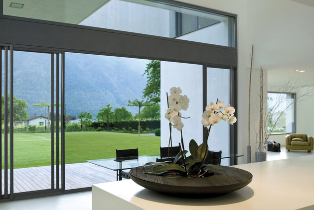 Sử dụng các thanh và lưới bảo vệ cửa sổ