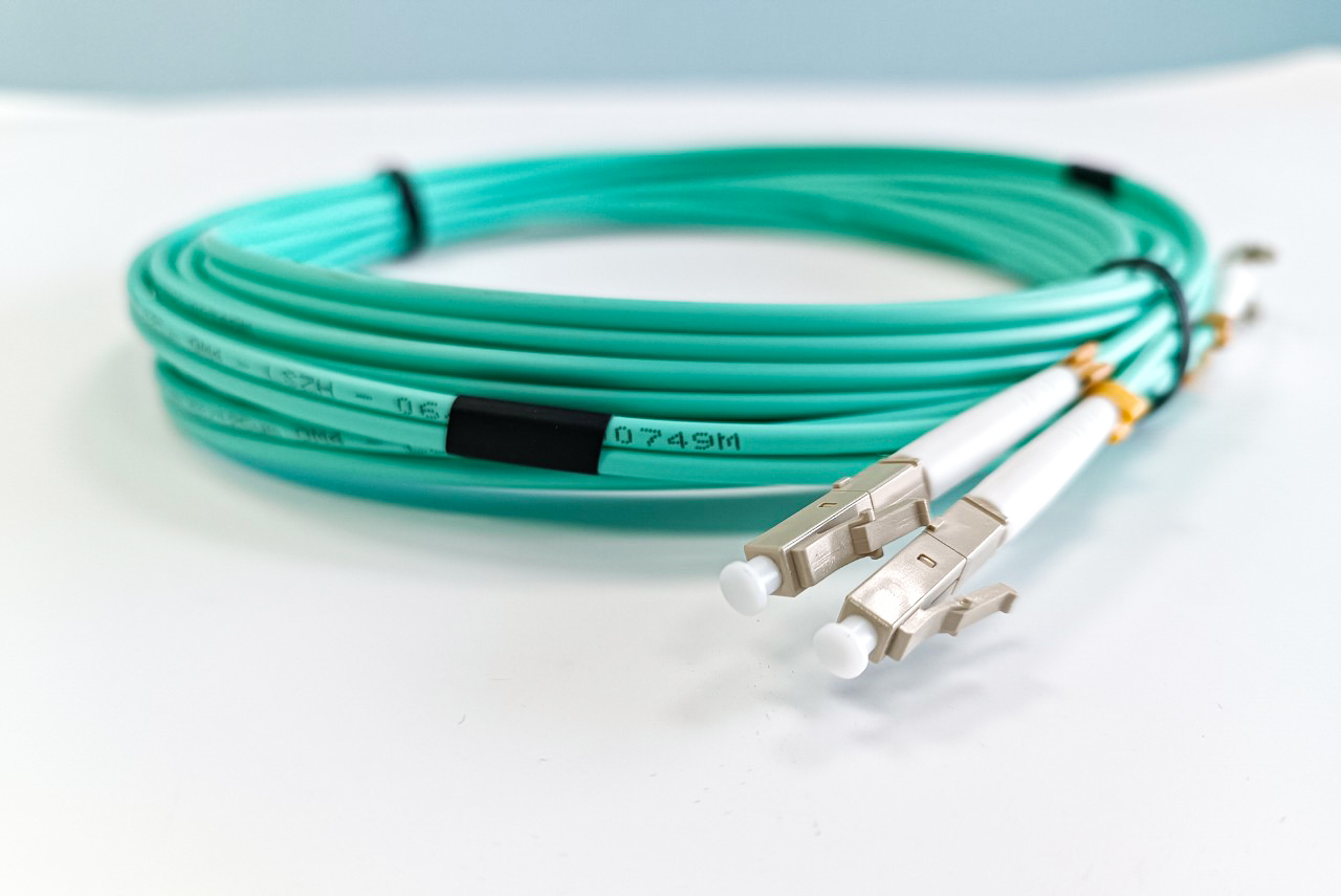 Dây nhảy quang Multimode LC LC Duplex OM4 Norden 332-24OM4L1L1002